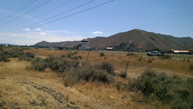 Sunny section of path parallels Highway 75 closely at the airport