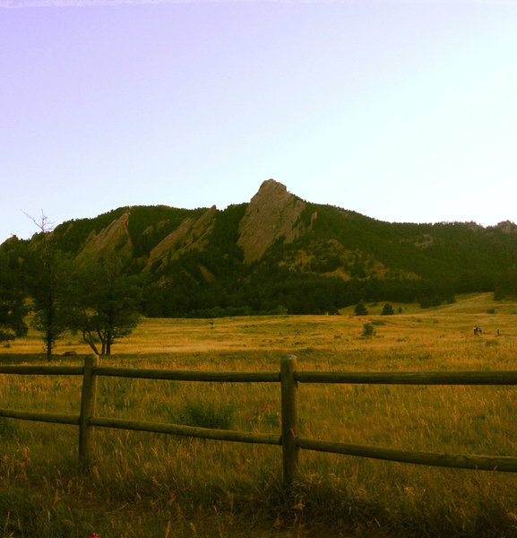 This is how you know a run/hike is going to be good, right from the get go. Flatirons from Bluebell Road.