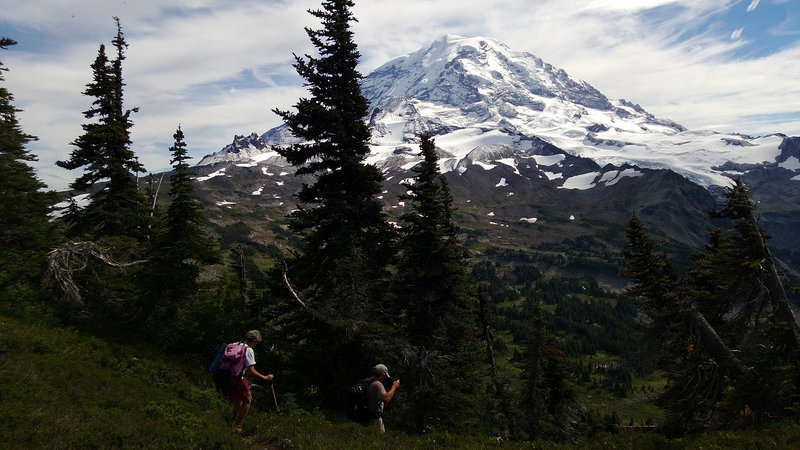 Is that Mount Rainier? I think it is.