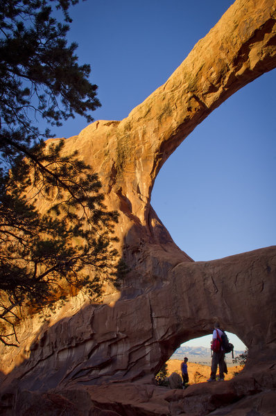 Double O Arch with hikers for scale