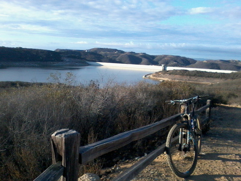 Looking out to the reservoir and dam. Trails go off to the left and right.