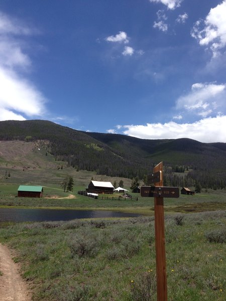 Coming past the Hay Trail junction, continuing on to the back ranch before climbing up Soda Ridge Trail.