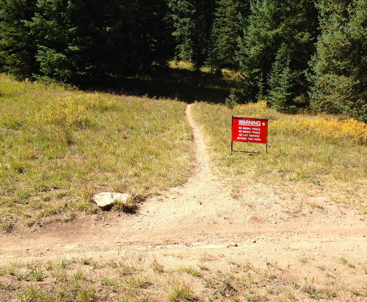 Yer gonna die!  Well, probably not, but a stern warning from Vail resort anyways...  This is where Cougar Ridge Trail branches off of Grand Traverse.