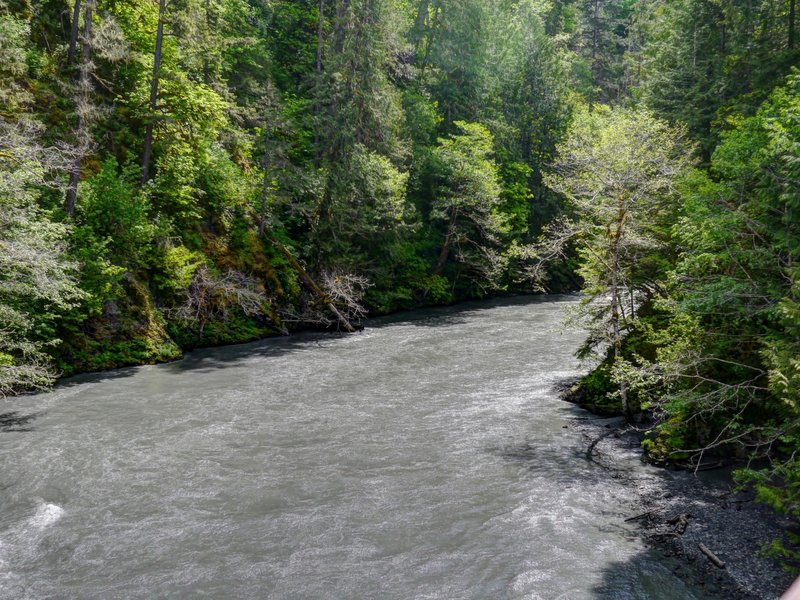 The Geyser Valley Trail approaches the river in a few places.  (Photo by bensonk42)