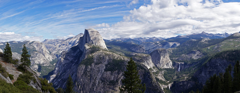 Looking out over the Yosemite Valley from the Glacier Point Trail