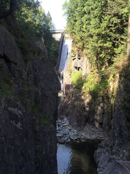 Looking up at the Dam from the Viewpoint.  On a day when the Dam is flowing you'll get soaked standing here!