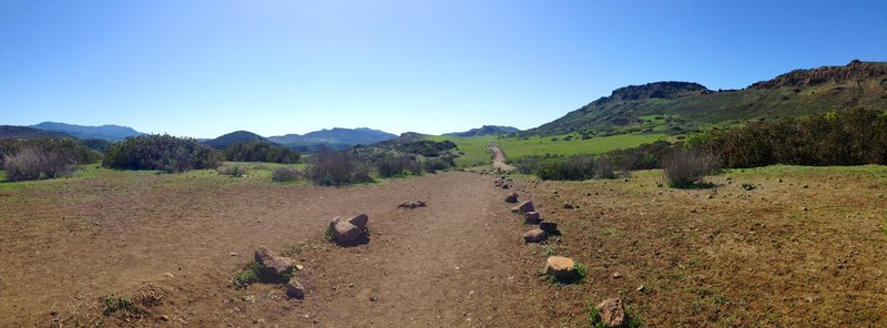 A look at the long trail to start the hike.