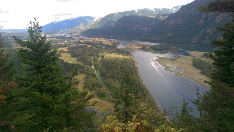 The beautiful views atop Beacon Rock do not disappoint.