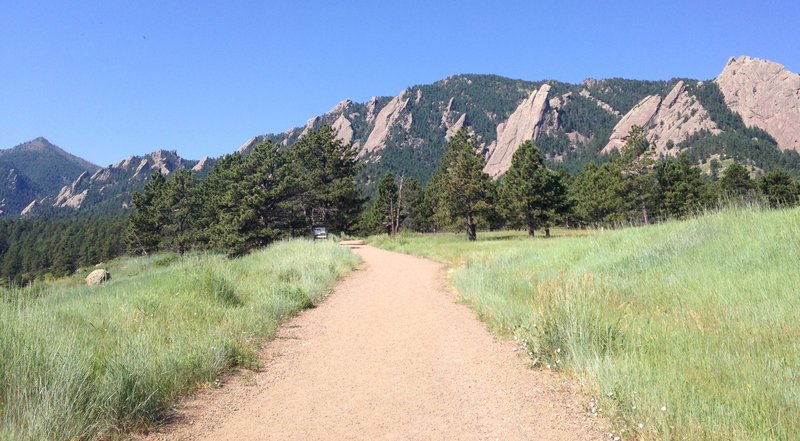 Are the views like this what give Enchanted Mesa its name?