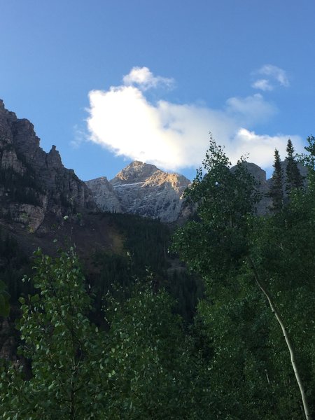 Pyramid Peak peaks out from the lower trail.