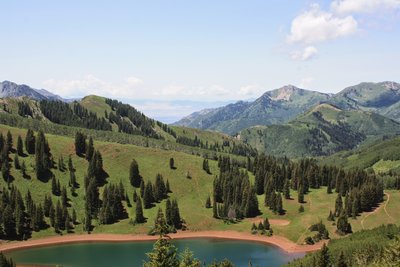On the ridge above Desolation Lake.