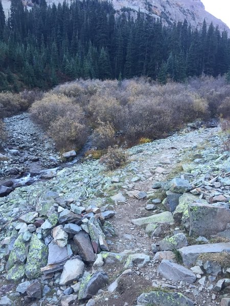 The turnoff toward South Maroon can be easy to miss. Turn right at this cairn to continue on the West Maroon Trail.