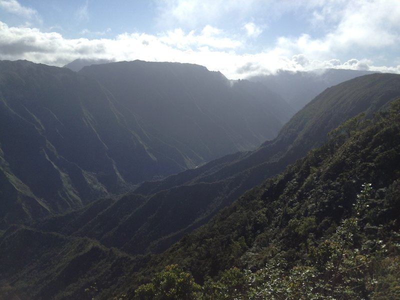 Looking up the valley from Kilohana towards Waialeale.