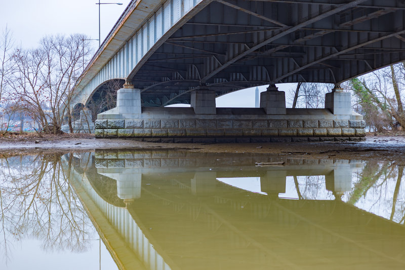 Theodore Roosevelt Bridge passing over Theodore Roosevelt Island and the Potomac River.