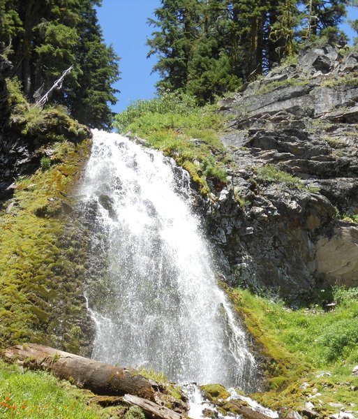 Plaikni Falls, as seen from up close to the falls.