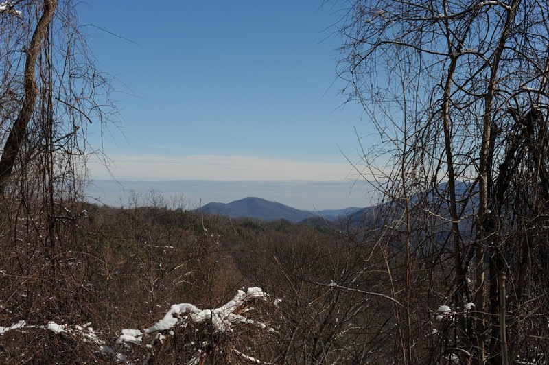 Looking back towards east, notice there is no snow on the lower peaks.