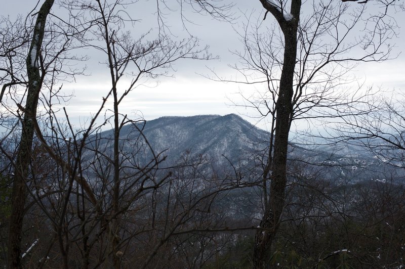 Working your way up the ridge, you get obstructed views of the surrounding mountains.