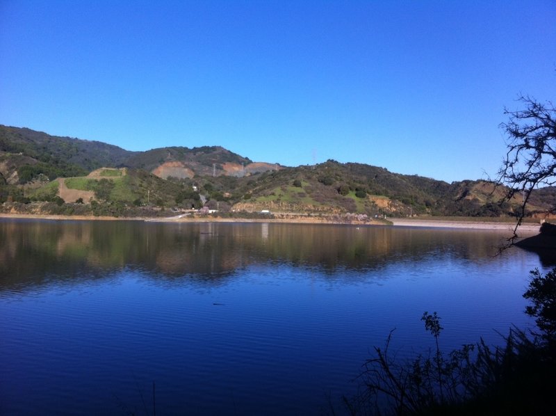 Look at the Steven's Creek Reservoir from the Steven's Creek / Tony Look Trail.