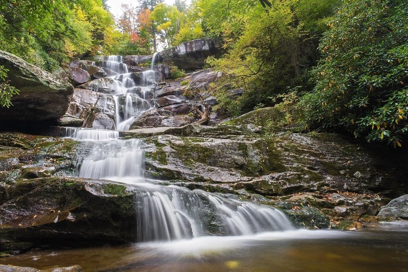 Beginning of the fall foliage at Ramsays cascades.