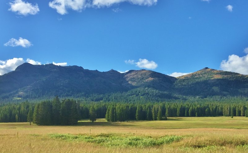 Looking back at the Washburn Range you can see the route you have hiked from the top of Mt Washburn.