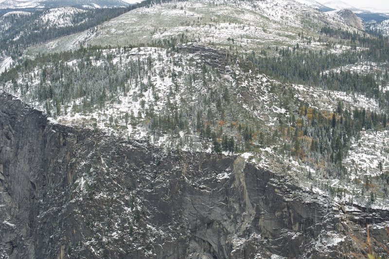 The panorama trail can be seen wandering along the cliff tops.  Late Fall snow showers can make for an amazing hike.