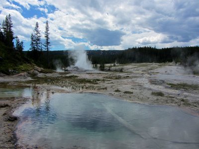 Minuteman Geyser greets you as you enter Shoshone Geyser Basin.