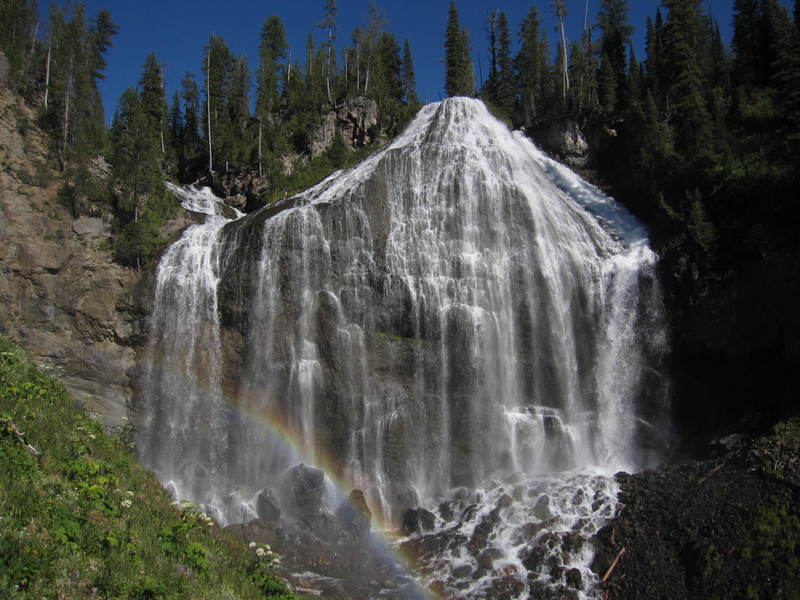 250-foot Union Falls is one of the most beautiful waterfalls on the planet! It's really two falls in one. Two creeks come together at the brink. Water from the right-side creek fans out, forming a delicate veil over an ominous rock face, while the second creek shoots in from the left side.