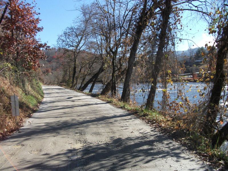 Old River Road on MST Segment 1B. Photo by Steve Metcalf.