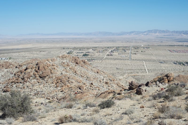 When the trail turns to the right and back on itself, views of the surrounding valley spread out before you.