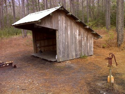The Blackjack Lodge Shelter along the Neusiok Trail, MST Segment 17. Photo by PJ Wetzel, www.pjwetzel.com.