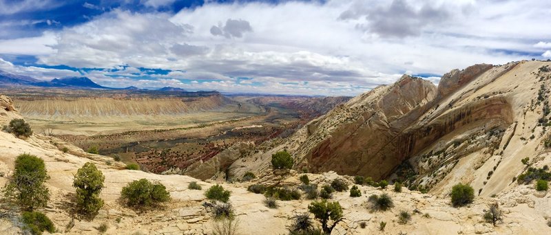 The far right end of the overlook.