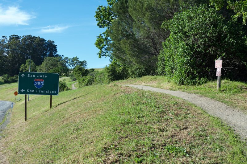 The trail as it leaves Cañada Road and climbs away from the interstate.