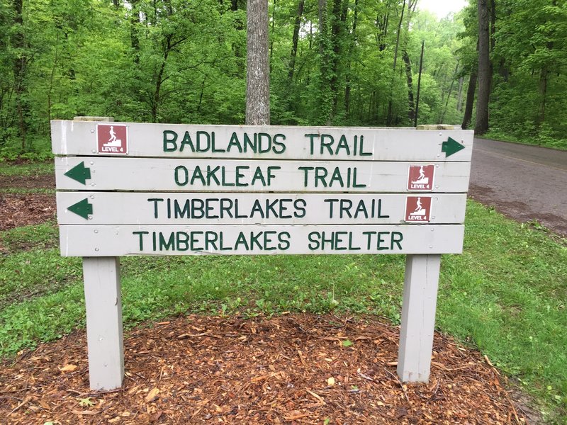 Signage for the Timberlakes Shelter parking lot and the three loop trails.