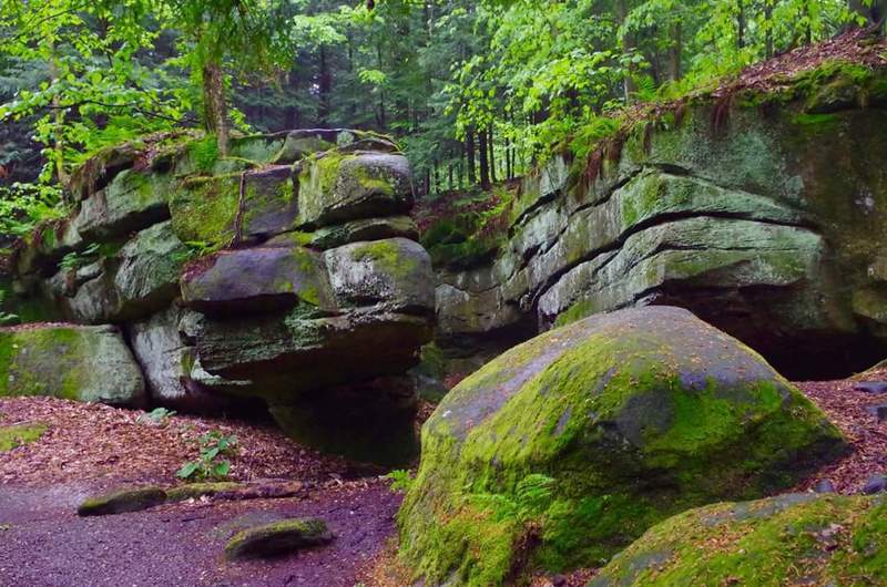 Boulders on Ledges Trail