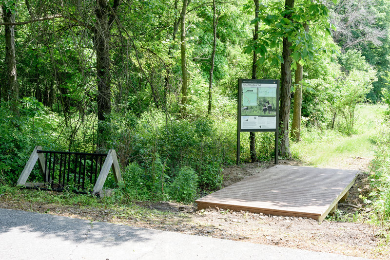 Trailhead for the Hobart Woodland Trail on the Oak Savannah Trail. Located 0.5 miles east of the Robinson Lake parking lot.