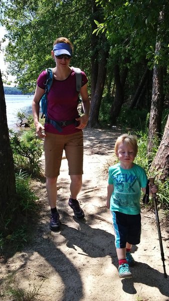 The loop starts with a nice walk by the lake.