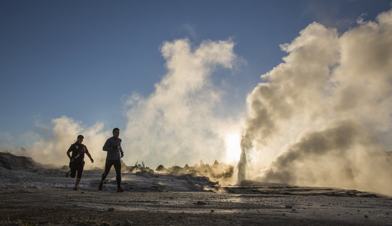 Puhutu Geyser in Te Puia (race start)