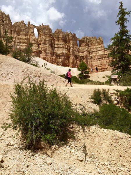 Hiking past the Wall of Windows at Bryce Canyon NP.