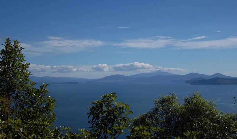 Lake Taupo stretching southward to the volcanic central plateau.