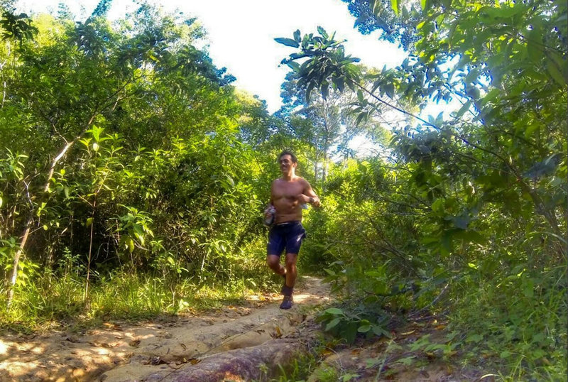 Na Trilha da Rampa Antiga - It's all smiles on trail.