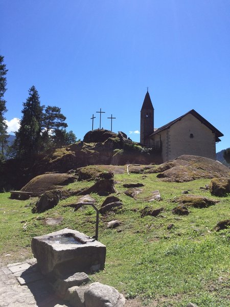Church and graveyard of Santo Stefano / Chiesa e cimitero di Santo Stefano.