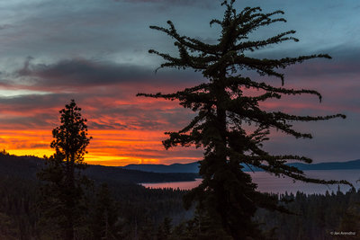 Sunsets over Lake Tahoe leave nothing to be desired.