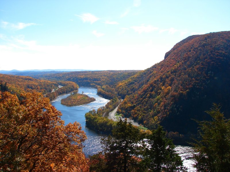 View from Tammany (Red Dot) Trail with permission from hikePA https://www.flickr.com/photos/hikepa/