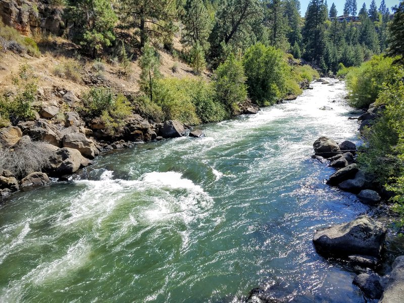 Great river views from the Deschutes River Trail.