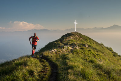 Running high above Gambarogno on Monte Gambarogno. Photo by: Tom Malecha (Filme von Draussen)