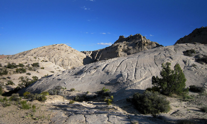 White sandstone contours along the Post Cutoff Trail. with permission from AcrossUtah