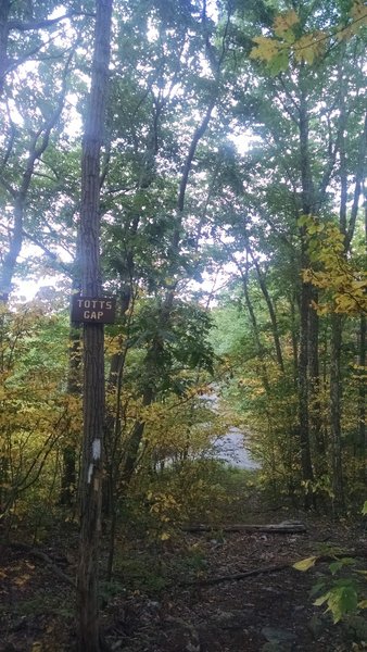 Totts Gap: Appalachian Trail - Fox Gap PA to Columbia Gas Pipeline