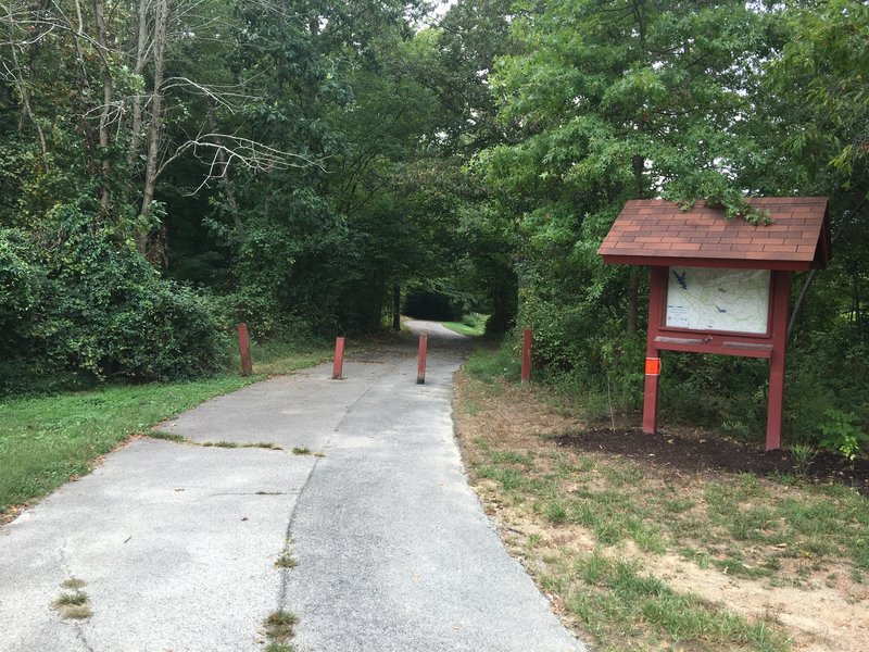 Trailhead for South Run - Mercer Lake Loop Trail