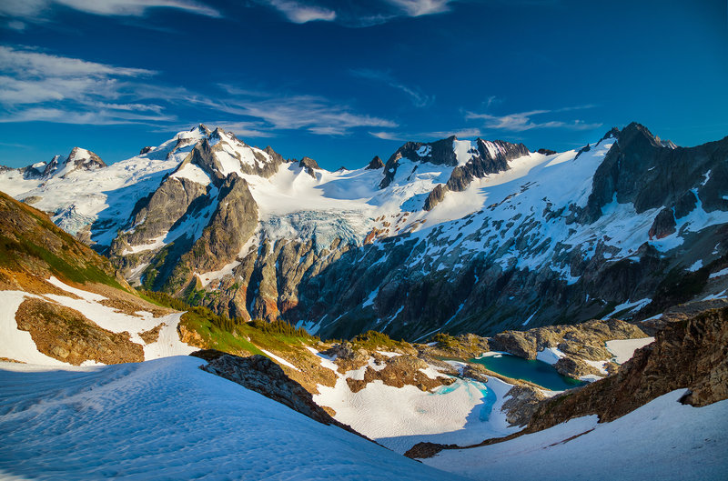 Itswoot Ridge, White Rock Lakes, and Dome Peak along the Ptarmigan Traverse