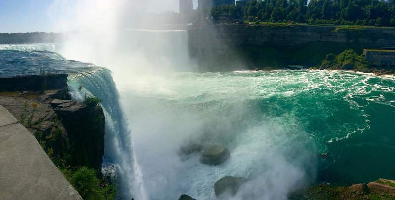 The beautiful Horseshoe Falls on the Niagara River.